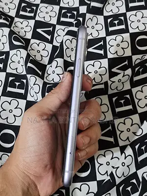 Apple iPhone 11 . (Used)