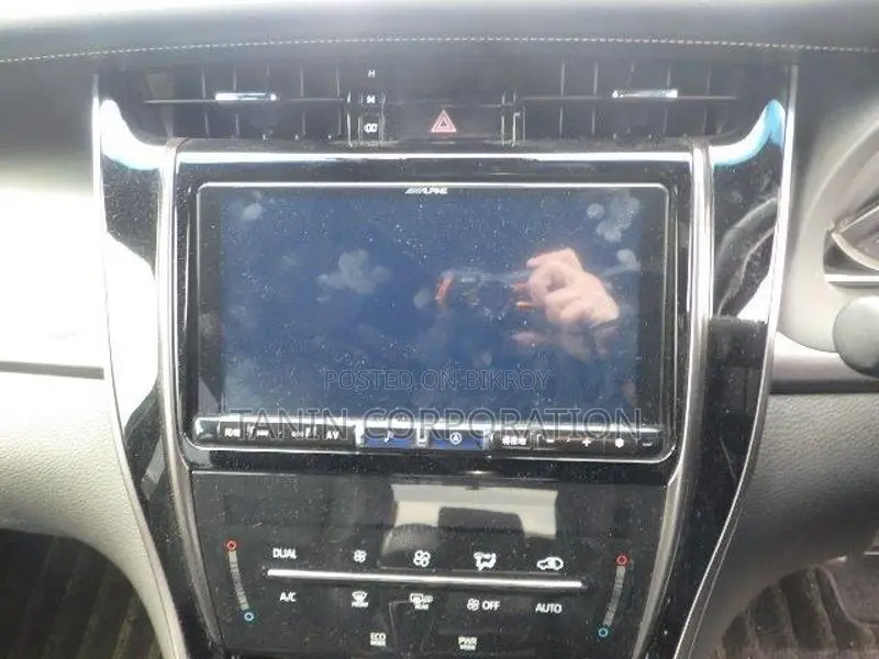 Toyota Harrier Non HB Premium 4.5 2020
