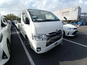 Toyota Hiace 2021