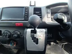 Toyota Hiace 2021