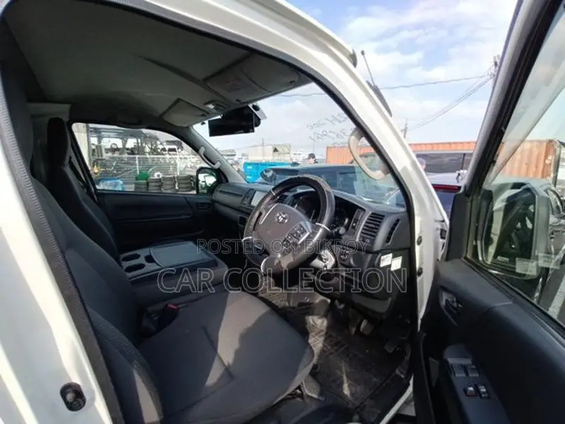 Toyota Hiace 2021