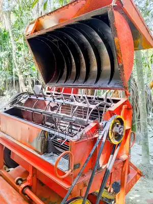 ধান মারাই মেশিন