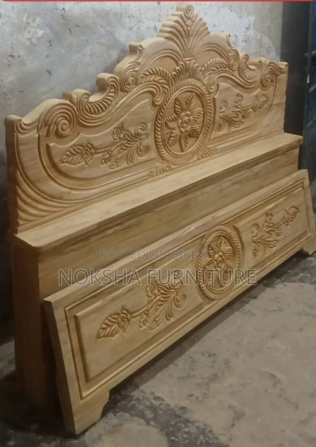 Attractive 2.5" Solid Wood Bed at Wholesale Price