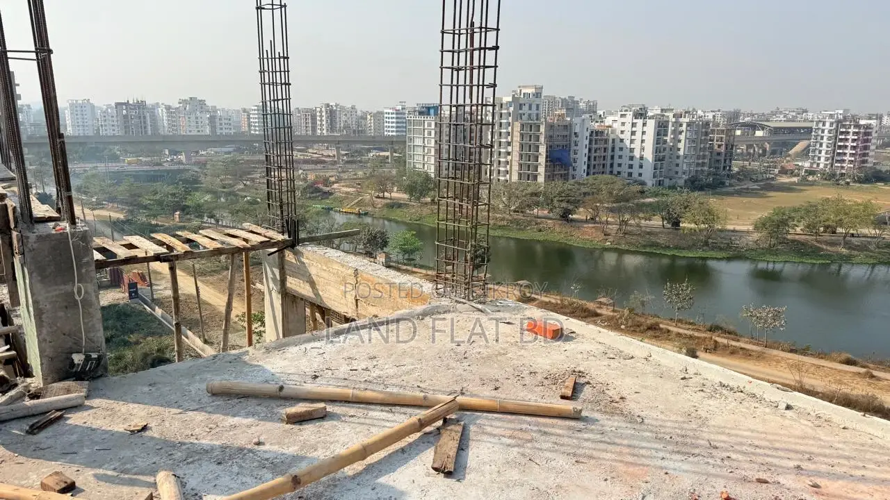 সাউথ ফেসিং ফ্ল্যাট বিক্রয় হবে ১৫৫০ স্কয়ার ফিট রোড সাইড