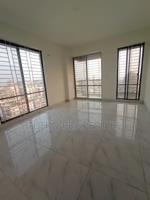 Short Time Used Ready South Facing 2500 Sft Flat Sale at Sector-3