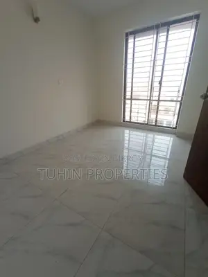 Short Time Used Ready South Facing 2500 Sft Flat Sale at Sector-3