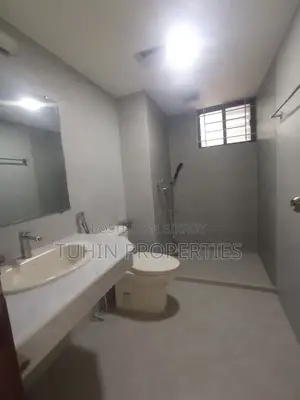 উত্তরা সেক্টর-৩ এ স্বল্প ব্যবহৃত রেডি দক্ষিণমুখী ২৫০০ বর্গফুটের ফ্ল্যাট বিক্রয়