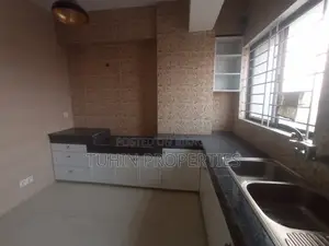 উত্তরা সেক্টর-৩ এ স্বল্প ব্যবহৃত রেডি দক্ষিণমুখী ২৫০০ বর্গফুটের ফ্ল্যাট বিক্রয়