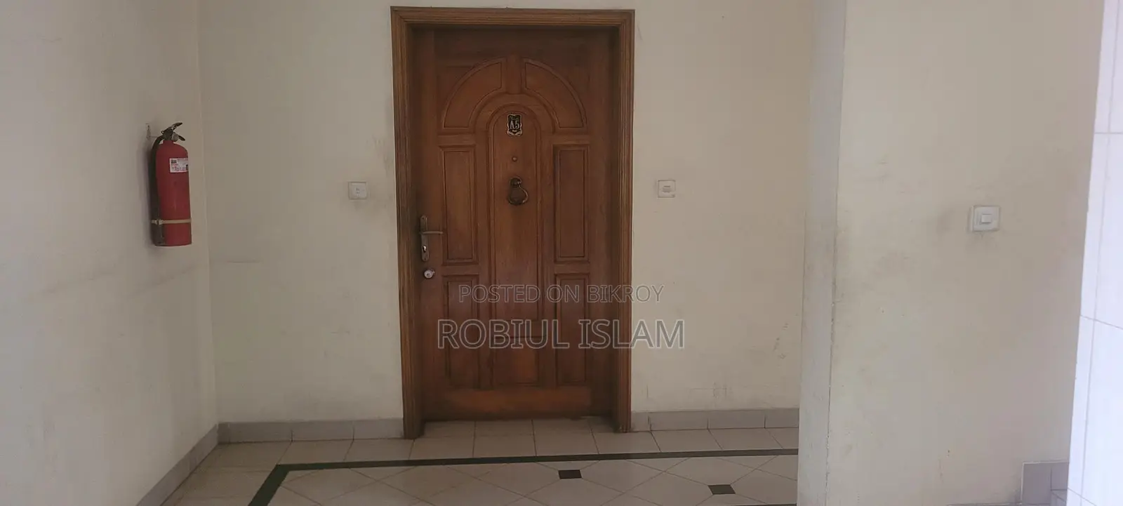 গুলশান আর/এ মডেল টাউনে ব্যবহৃত ফ্ল্যাট বিক্রয়