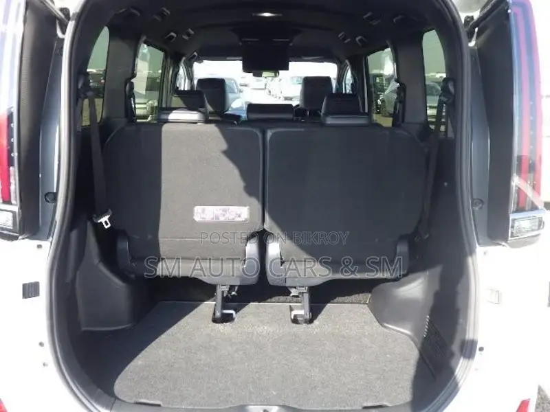 Toyota Noah Non Hybrid WXB Pearl 2021
