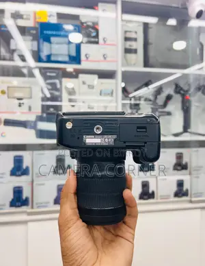 Canon 650D camera with 18-55mm lens