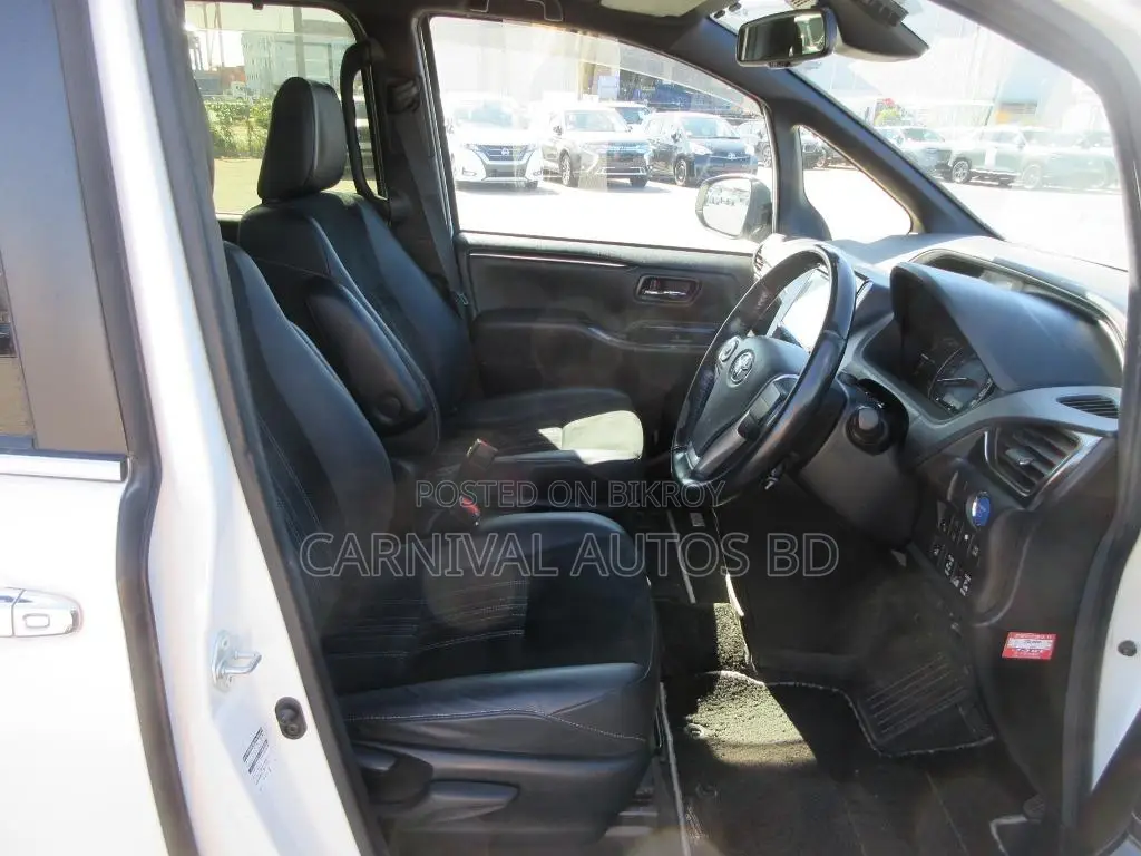 Toyota Esquire GI PREMIUM HYBRID 2020
