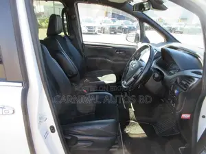 Toyota Esquire GI PREMIUM HYBRID 2020