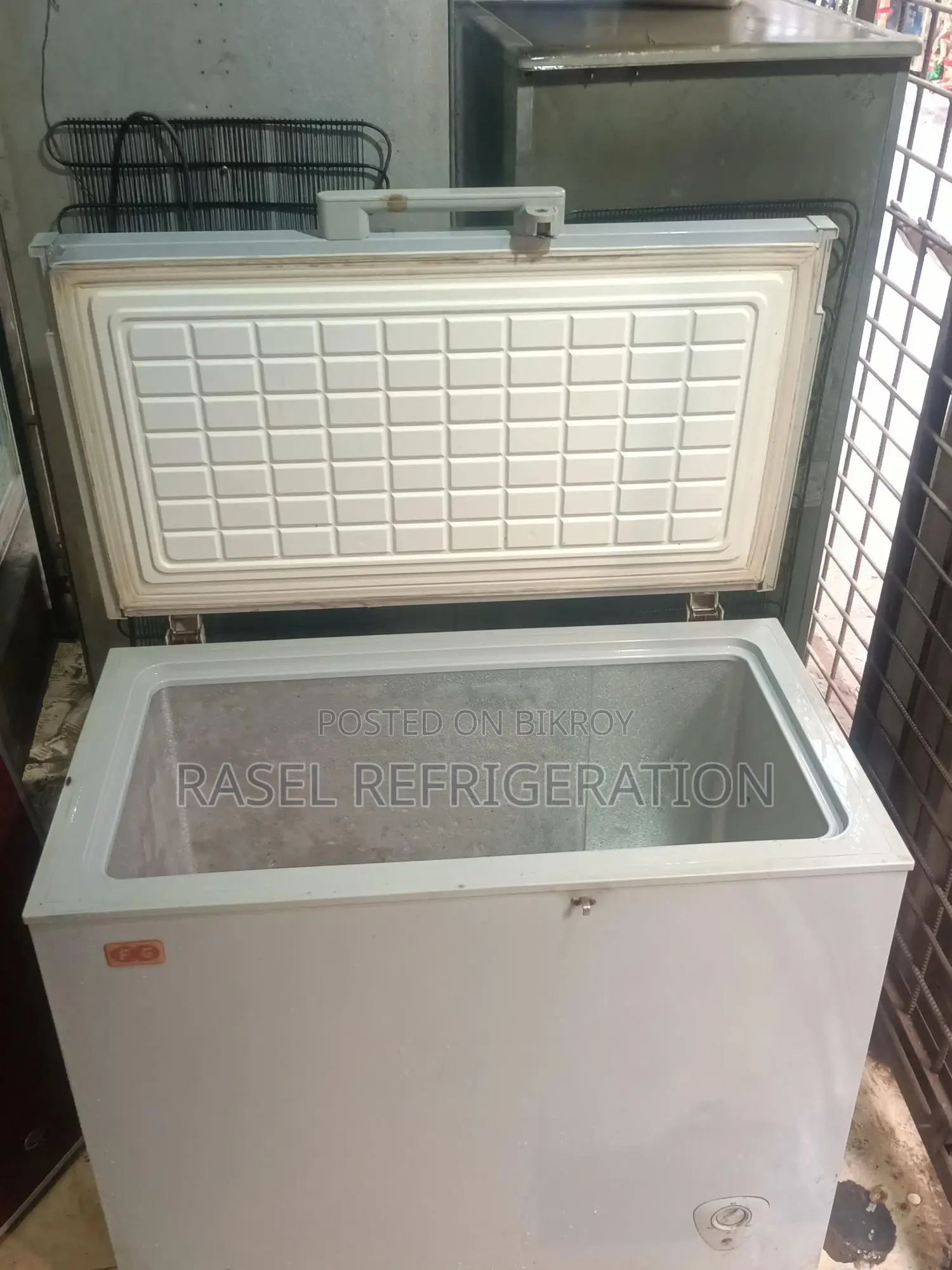 250 Liter deep freezer for sale at a low price. 15 days replacement warranty.
