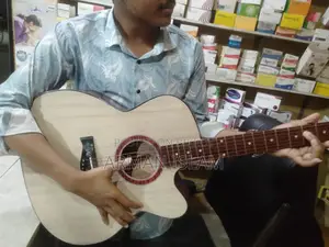 গিটার বিক্রির জন্য