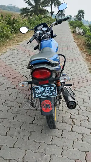 Bajaj Platina 100 . 2014