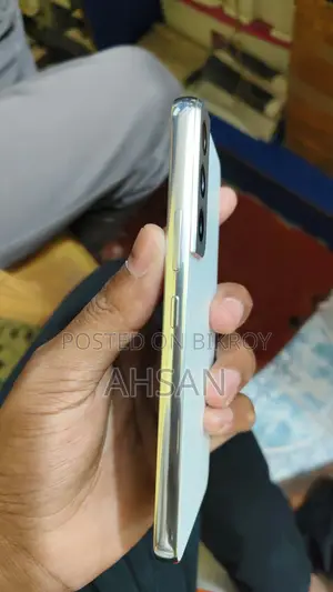 Samsung Galaxy S22 (Used)