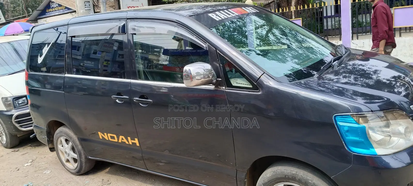 Toyota Noah . 2002
