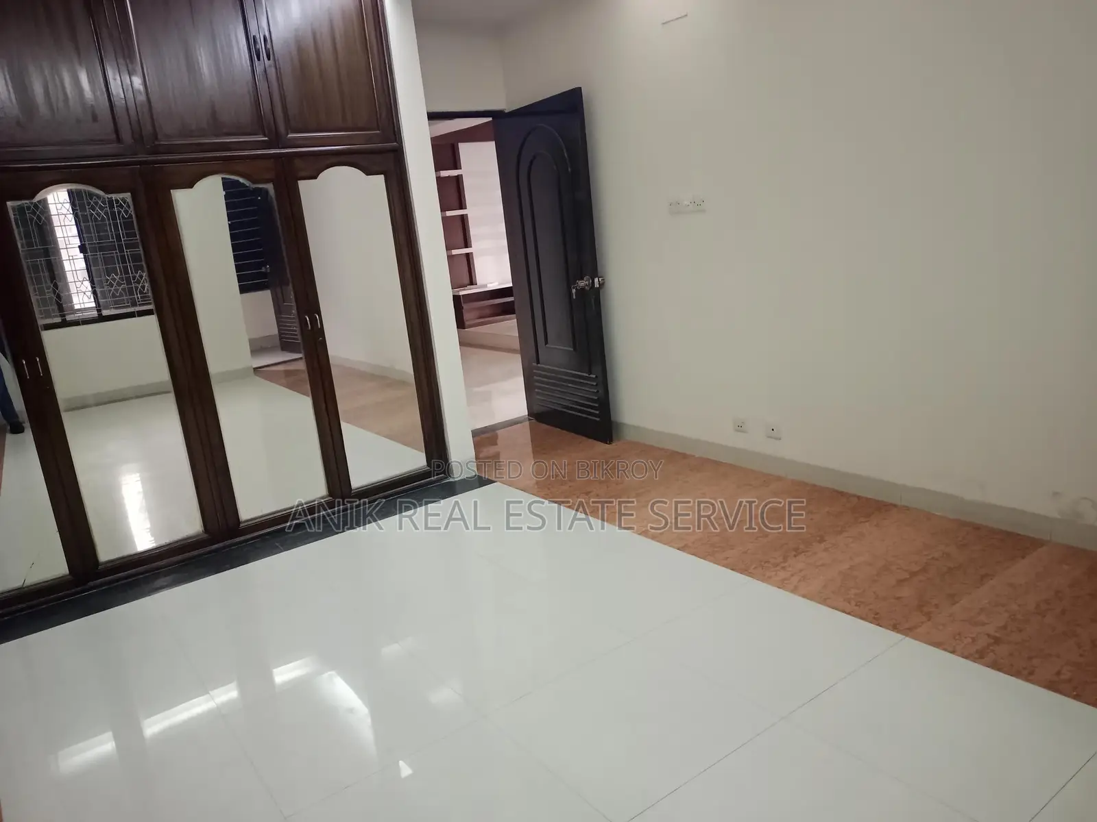 গুলশান ২-এ ভালো মানের ৩ বেডরুমের আনফার্নিশড ফ্ল্যাট ভাড়া