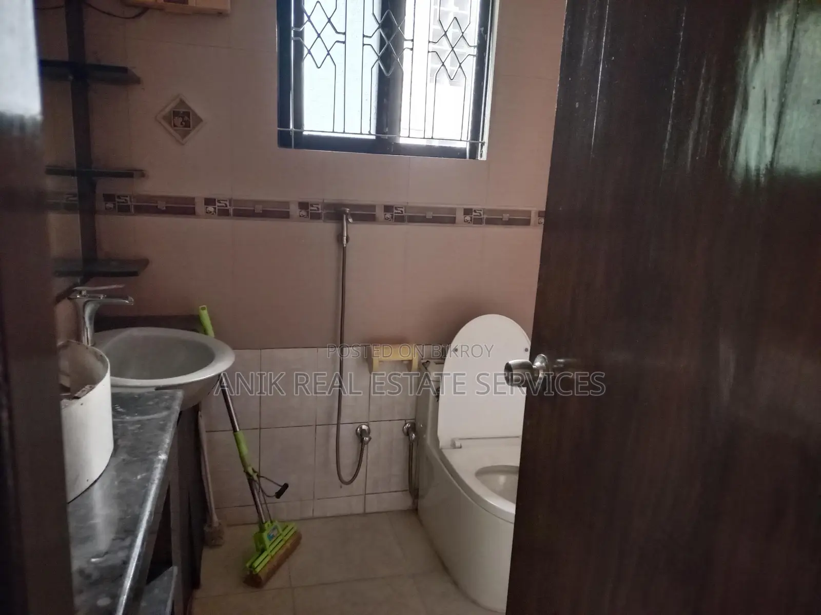 Good Quality 3 Bedroom Un Farnised Flat Rent At Gulshan 2