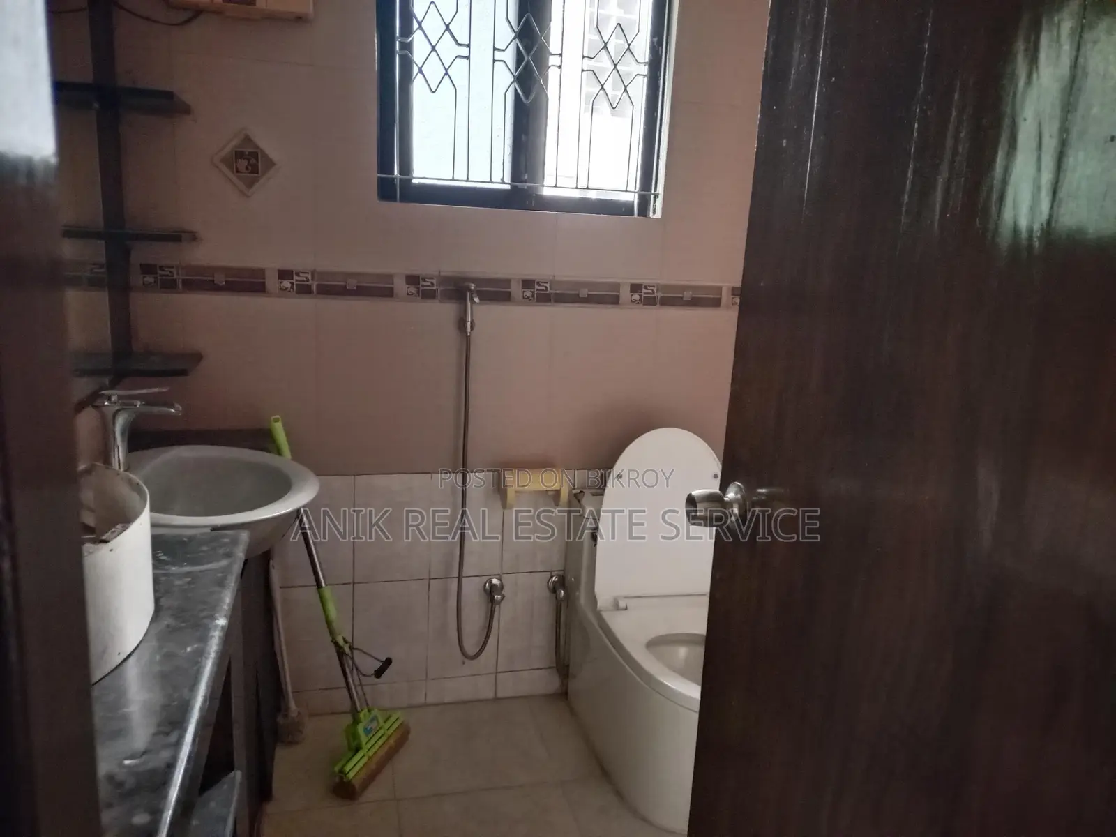 গুলশান ২-এ ভালো মানের ৩ বেডরুমের আনফার্নিশড ফ্ল্যাট ভাড়া