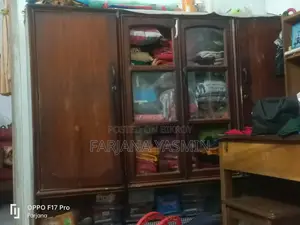 কাঠের আলমারি