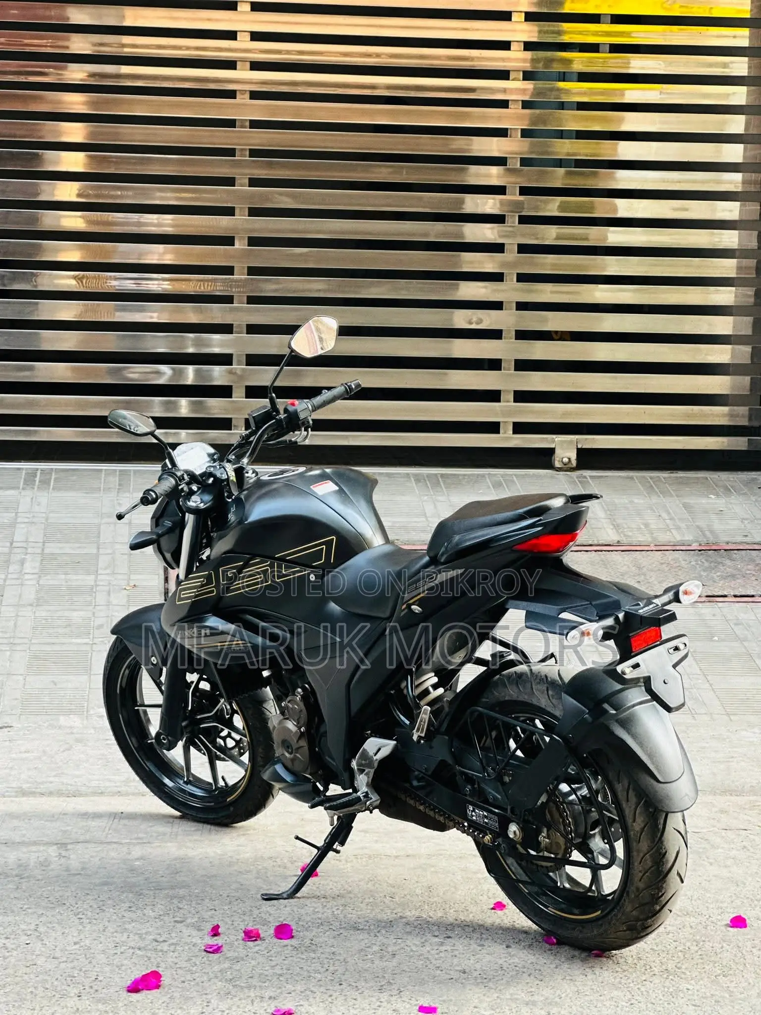 Suzuki Gixxer 250 almost new 2026