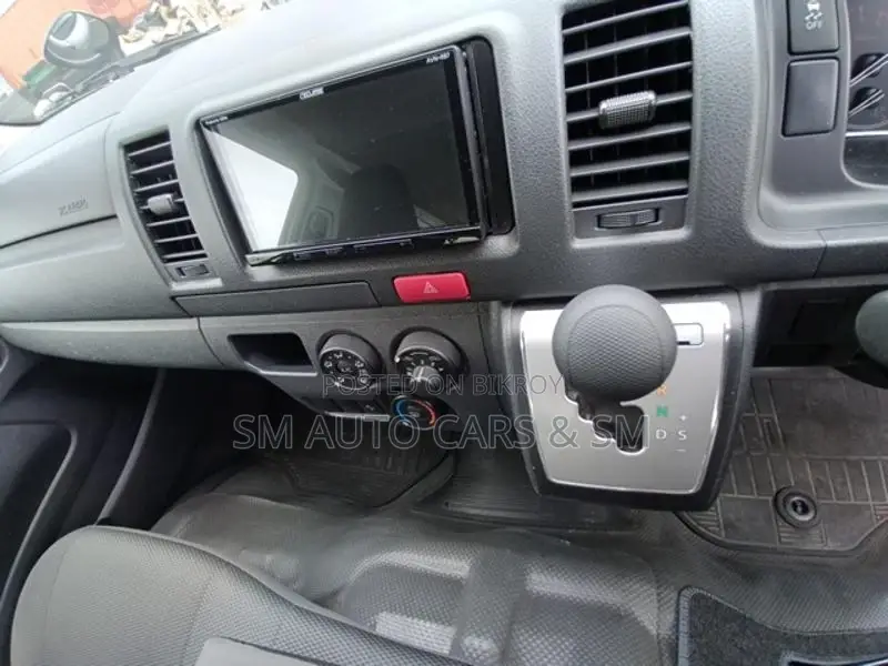 Toyota Hiace Ambulance DX Silver 2021