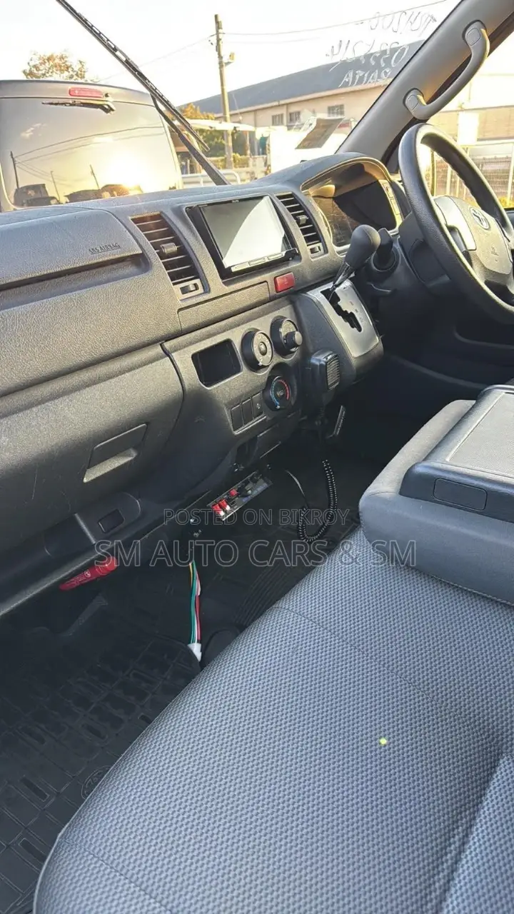 Toyota Hiace Ambulance DX Silver 2021