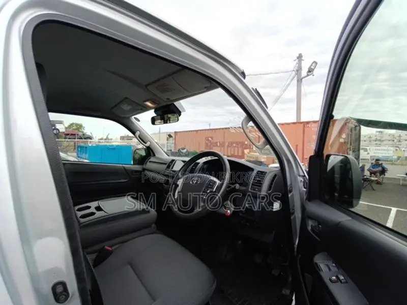 Toyota Hiace Ambulance DX Silver 2021