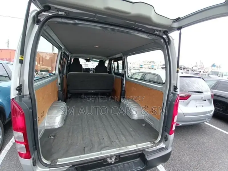 Toyota Hiace Ambulance DX Silver 2021