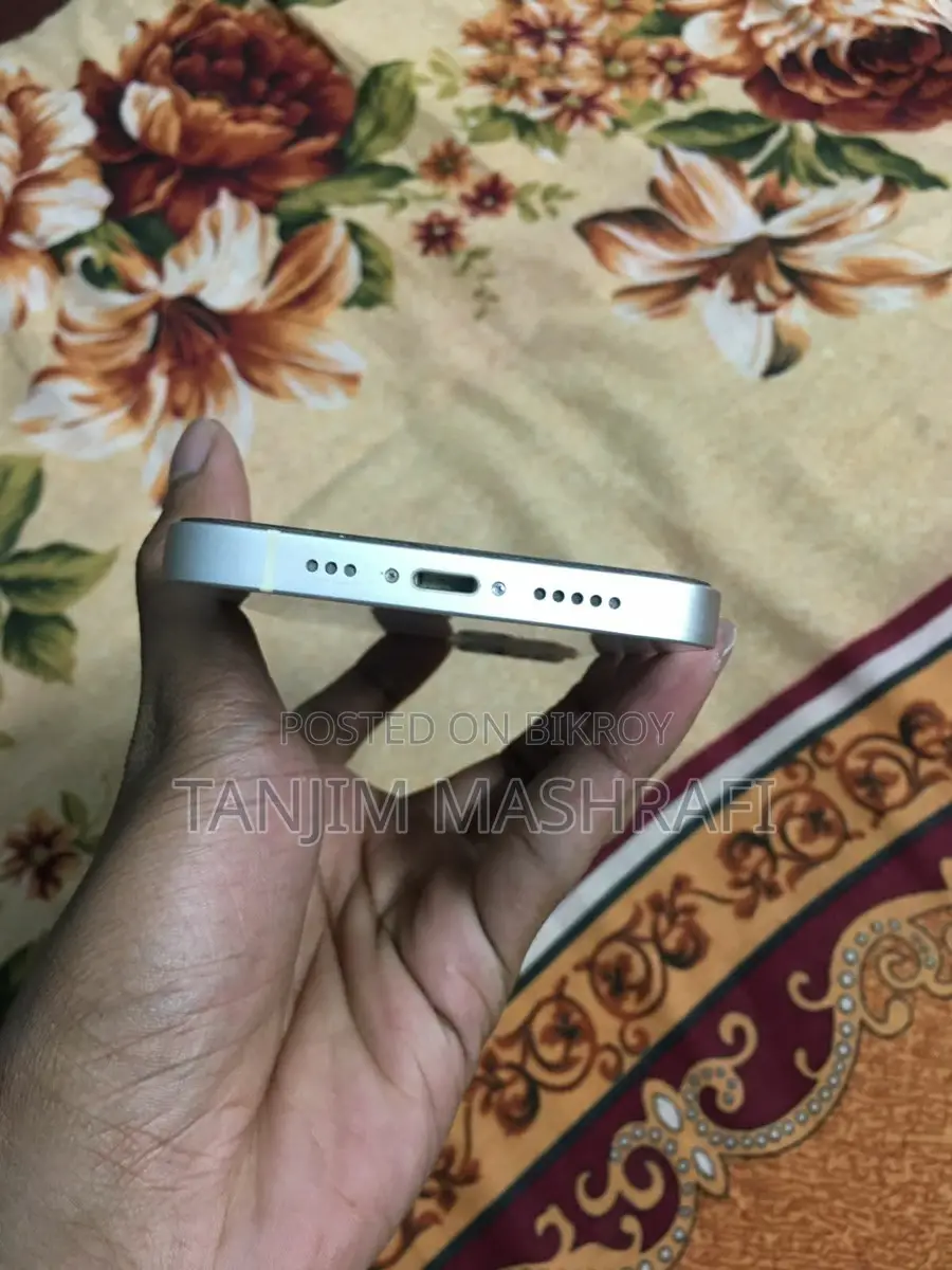 Apple iPhone 13 (Used)