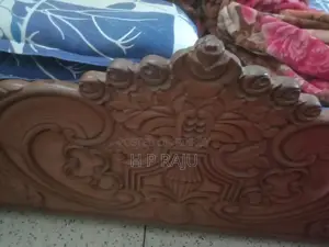 এই খাট টি ৬/৭ফিটের বিক্রি হবে।
