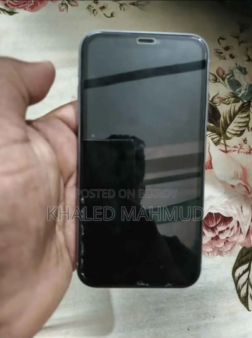 Apple iPhone 11 64gb (Used)