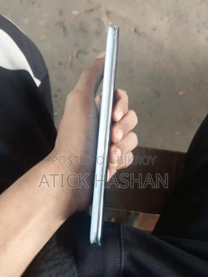 Samsung Galaxy S20 (Used)