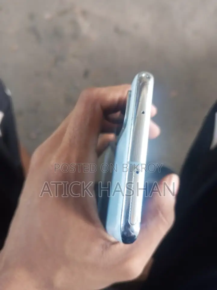 Samsung Galaxy S20 (Used)