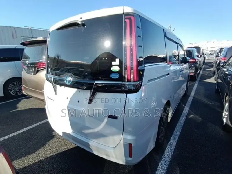 Toyota Esquire Hybrid Gi Premium 2021