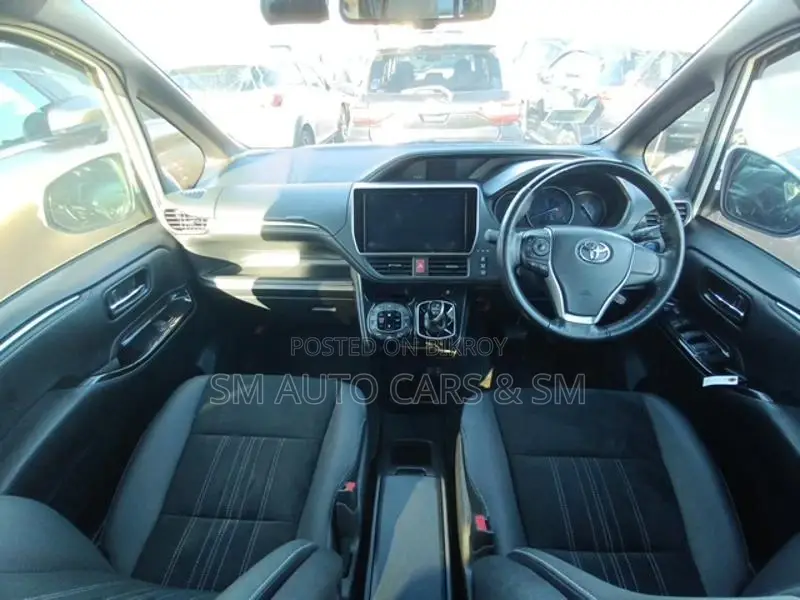 Toyota Esquire Hybrid Gi Premium 2021