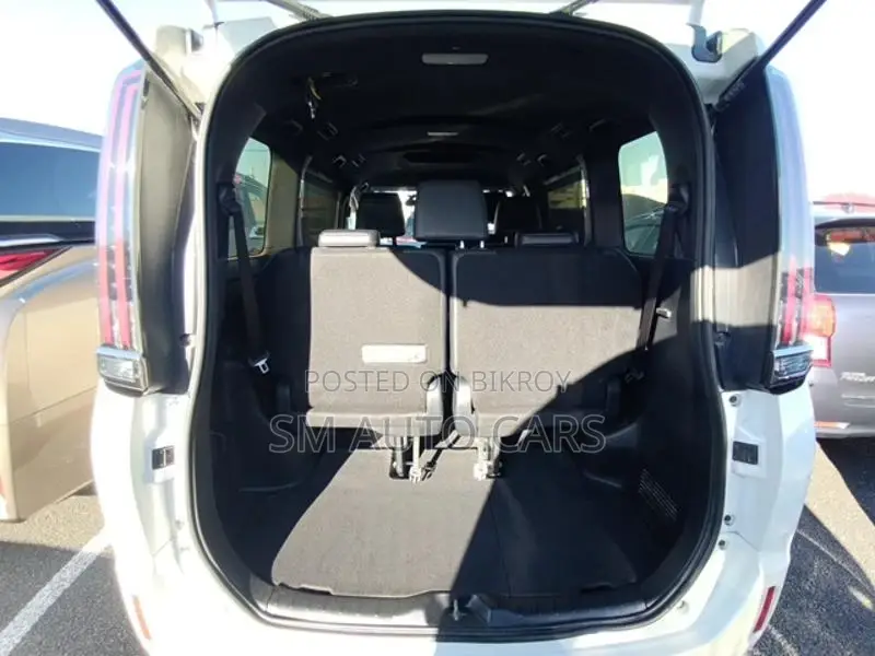 Toyota Esquire Hybrid Gi Premium 2021
