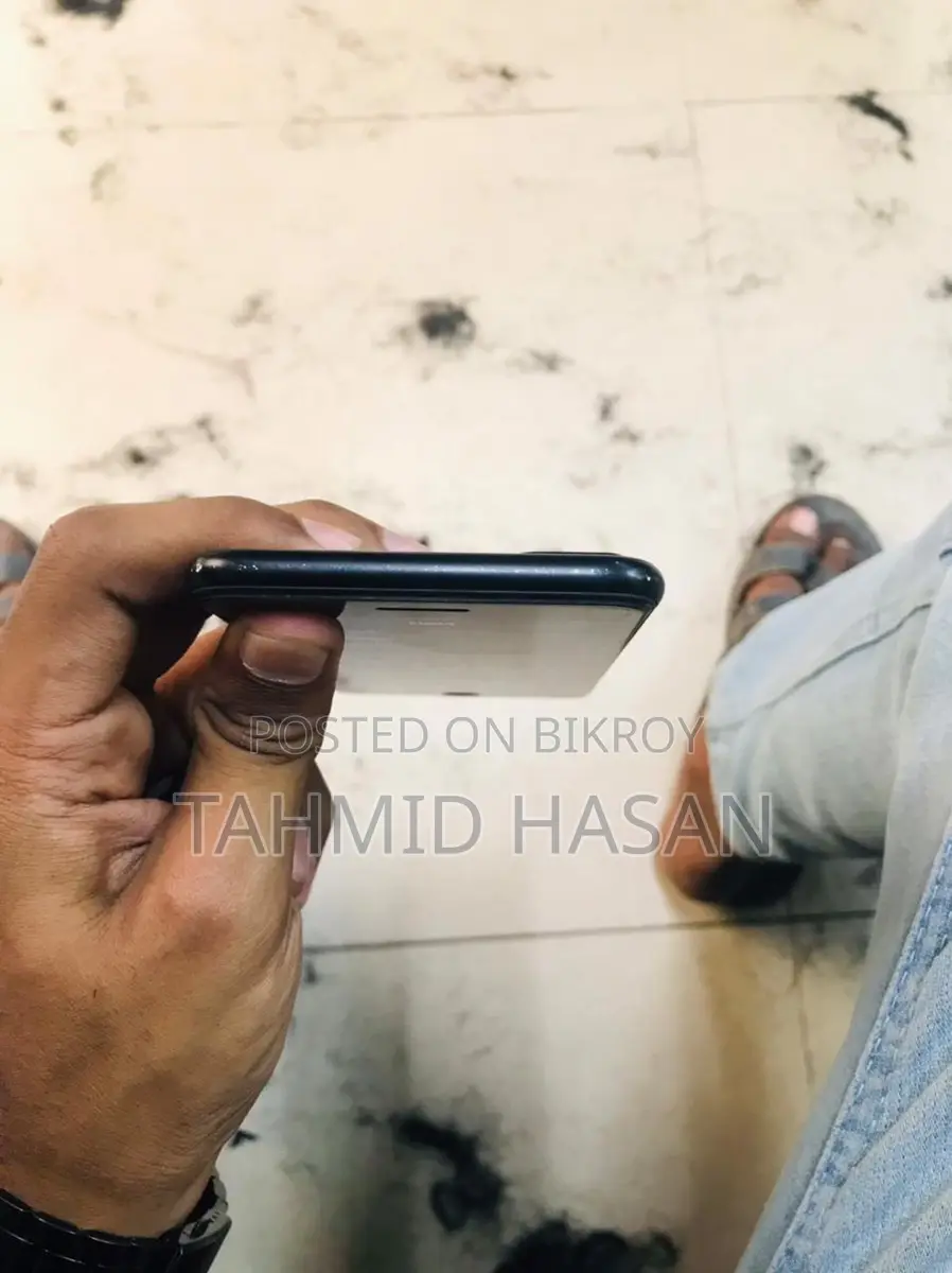 Apple iPhone 7 (Used)