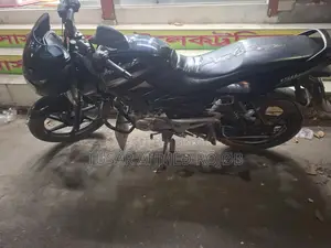 Bajaj Pulsar 150 . 2016