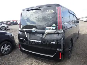 Toyota Esquire Hybrid Gi Premium 2021