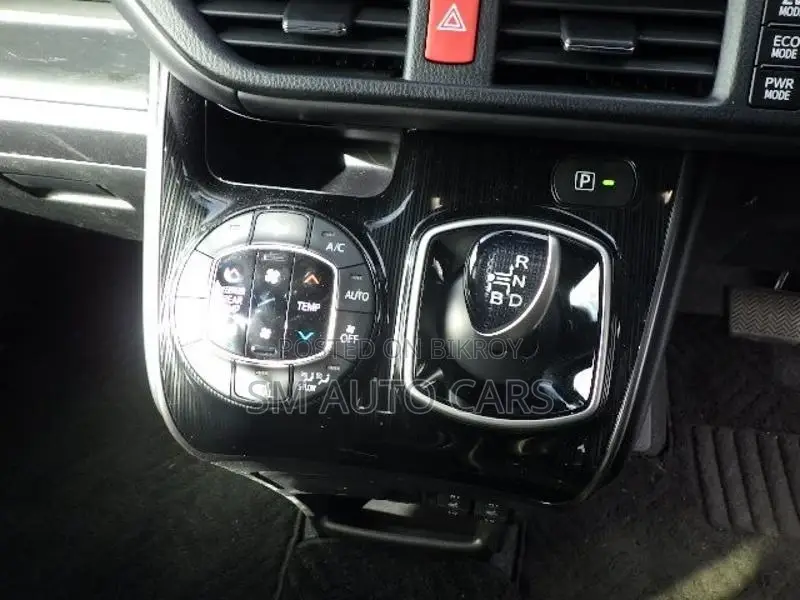Toyota Esquire Hybrid Gi Premium 2021