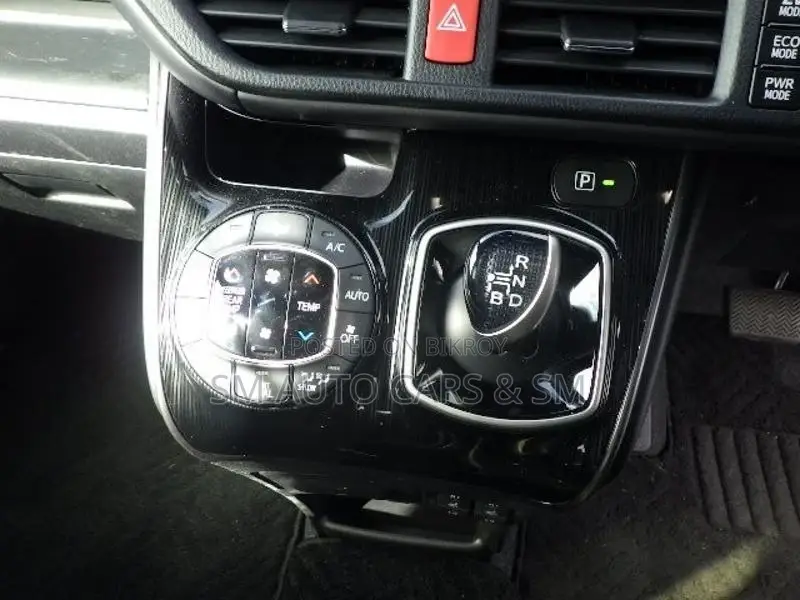 Toyota Esquire Hybrid Gi Premium 2021