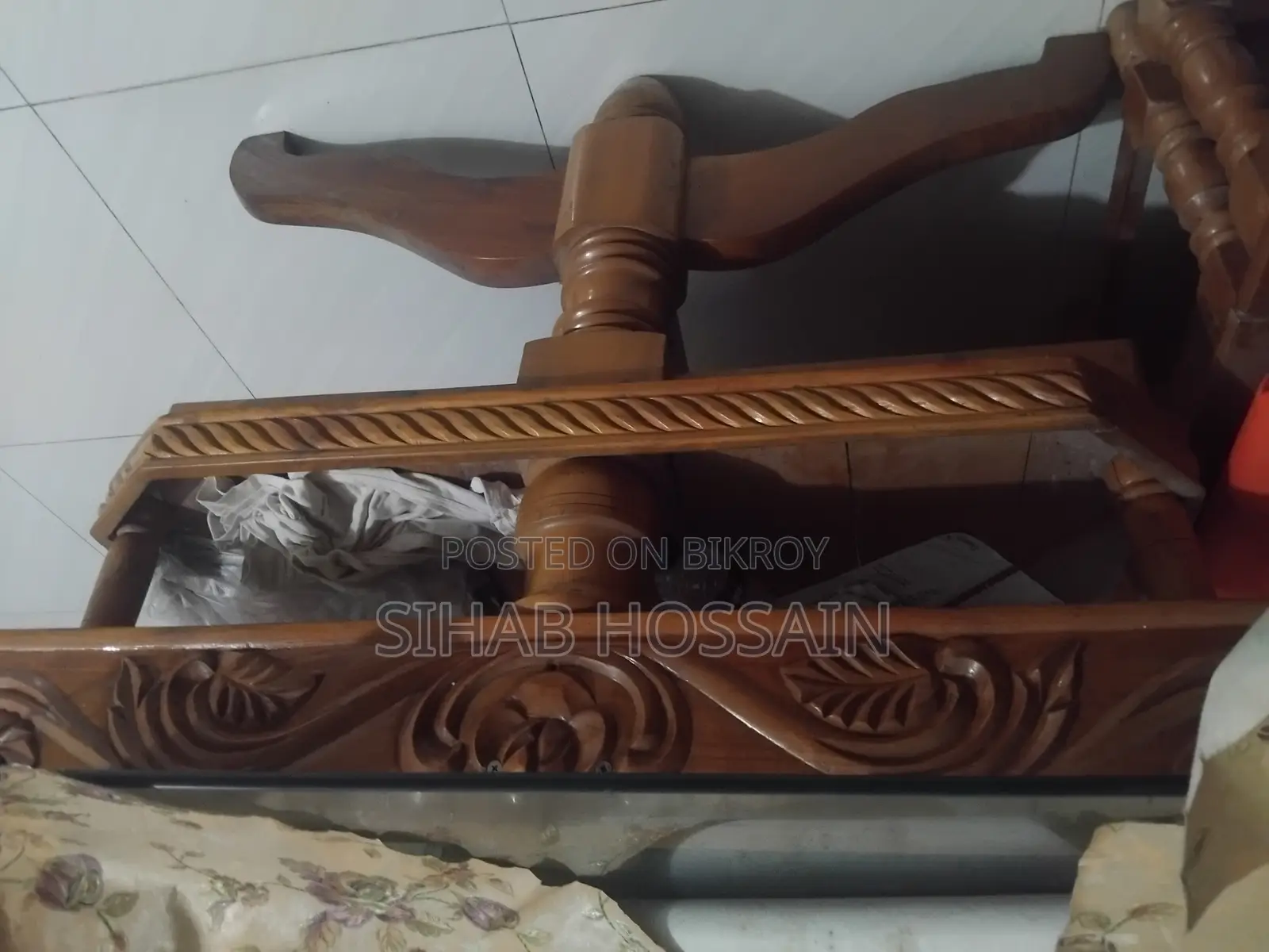 ডাইনিং টেবিলের সাথে ৬ চেয়ার