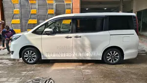 Toyota Esquire HYBRID-GI PREMIUM 2020