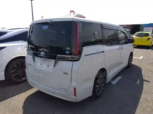 Toyota Esquire GI PREMIUM 2020