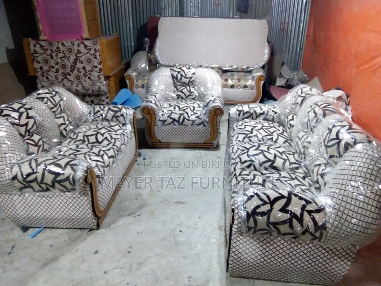 Buy sofas directly from the factory at wholesale rates.