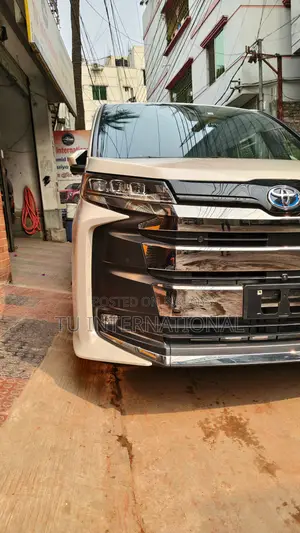 Toyota Noah NEW SHAPE SZ 2022