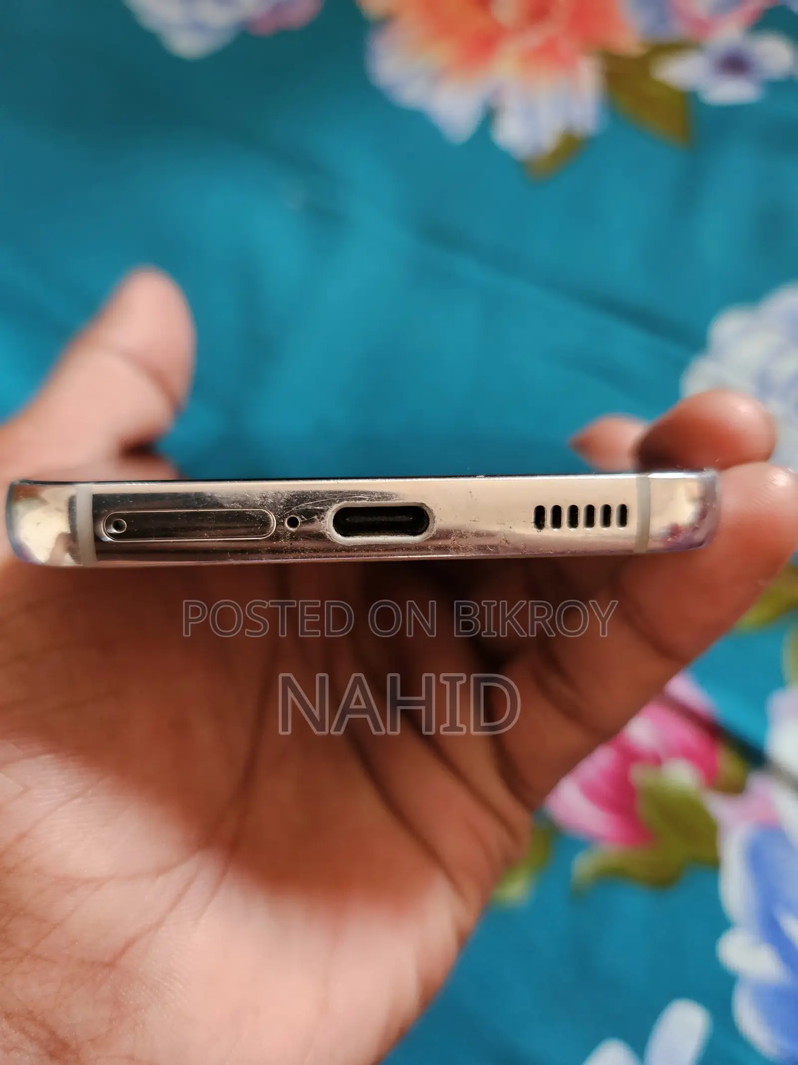 Samsung Galaxy S22 . (Used)